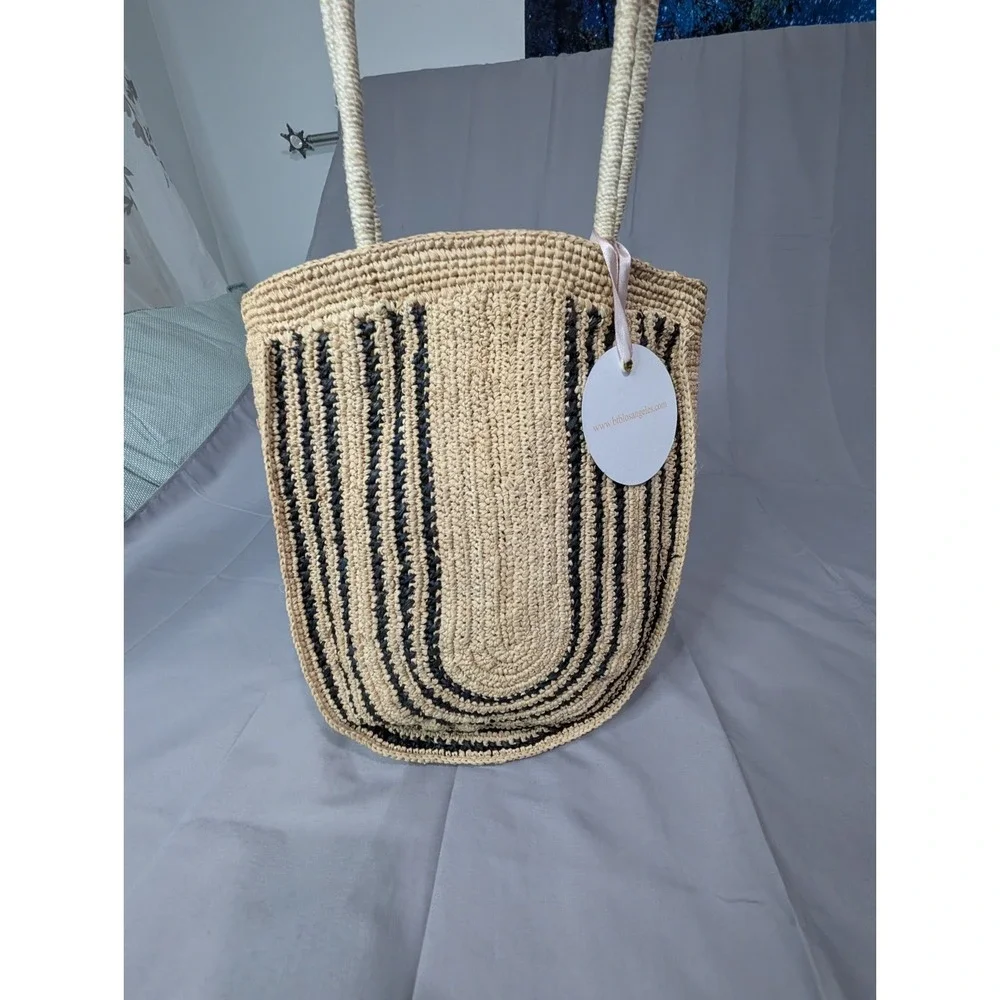 BTB Los Angeles Shoulder Tote Natural Raffia Weaved Bag Made in Madagascar NWT‎